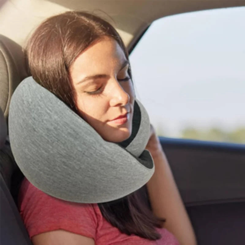 Travel Neck Pillow roll up - Durable U-shaped in the model